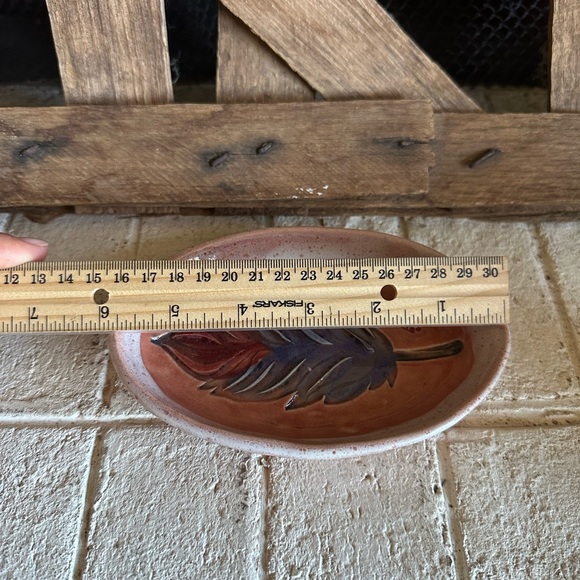 Hand Crafted Jewelry/ soap/ trinket Dish Pottery Feather design (WB) - Picture 5 of 6
